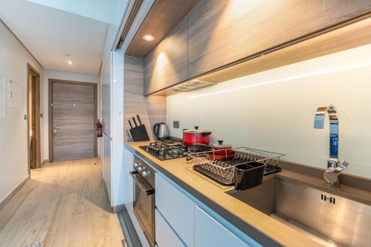Fam Living - Marina Marvel - Studio Apartment With Breathtaking Views In Studio One Tower Dubai Exterior photo