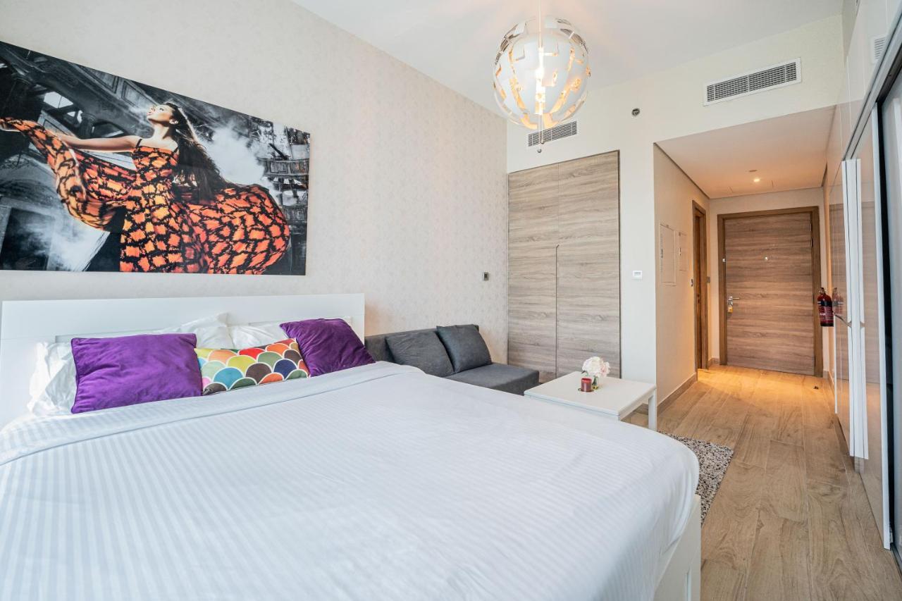 Fam Living - Marina Marvel - Studio Apartment With Breathtaking Views In Studio One Tower Dubai Exterior photo