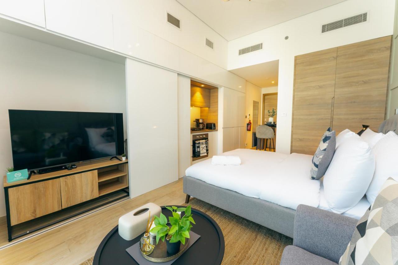 Fam Living - Marina Marvel - Studio Apartment With Breathtaking Views In Studio One Tower Dubai Exterior photo